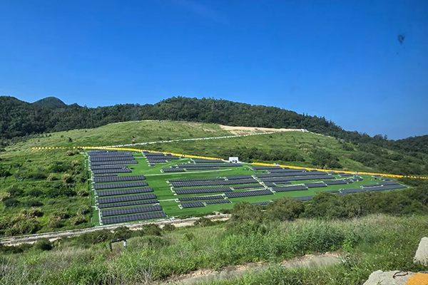 陽(yáng)光能源助力香港最大堆填區(qū)太陽(yáng)能發(fā)電場(chǎng)項(xiàng)目，高效組件驅(qū)動(dòng)綠色轉(zhuǎn)型